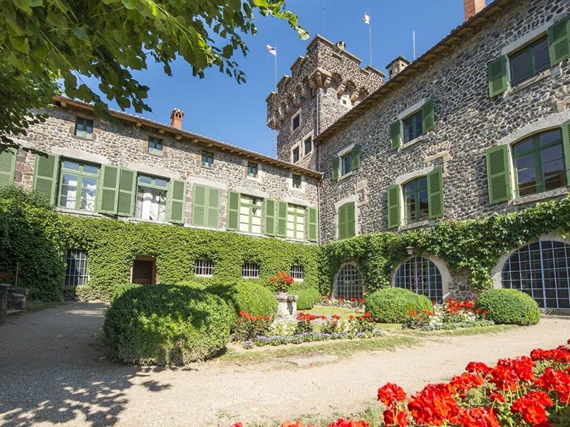 L'Auvergne à moto - chateau chavaniac lafayette