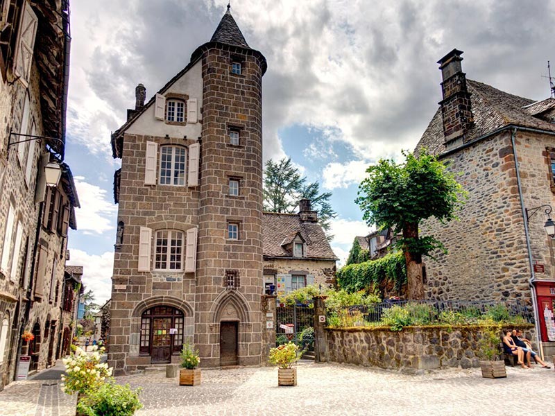 L'Auvergne à moto - Salers